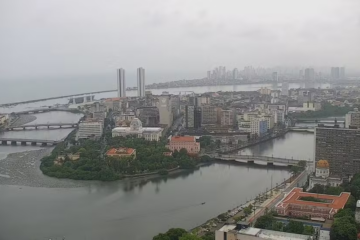 Entre a folia e o medo: chuva paralisa Recife no Carnaval