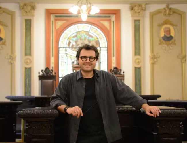 Iniciativa oferece oficinas gratuitas para profissionais da cultura no Rio de Janeiro.