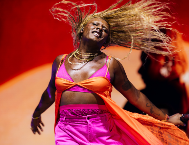 Show especial de Liniker marca o encerramento do Festival Estilo Brasil em 14 de dezembro.