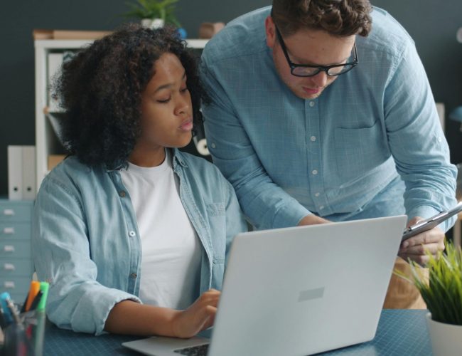 Oportunidades de Estágio e Trainee com Remunerações que Chegam a R$ 9,5 Mil são Lançadas por Empresas