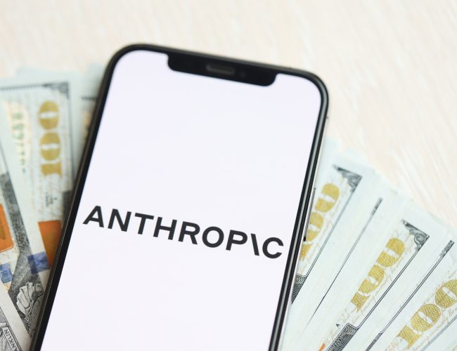 Anthropic busca US$ 50 bilhões em nova rodada e almeja avaliação de aproximadamente US$ 900 bilhões, superando a OpenAI