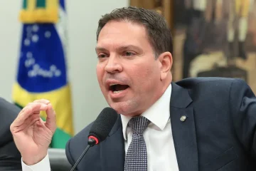 Foragido no Brasil, Alexandre Ramagem cria empresa nos Estados Unidos