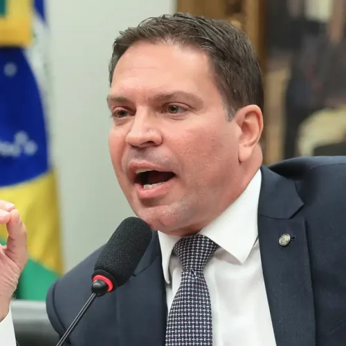 Foragido no Brasil, Alexandre Ramagem cria empresa nos Estados Unidos