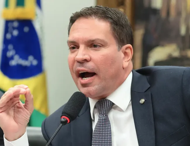 Foragido no Brasil, Alexandre Ramagem cria empresa nos Estados Unidos