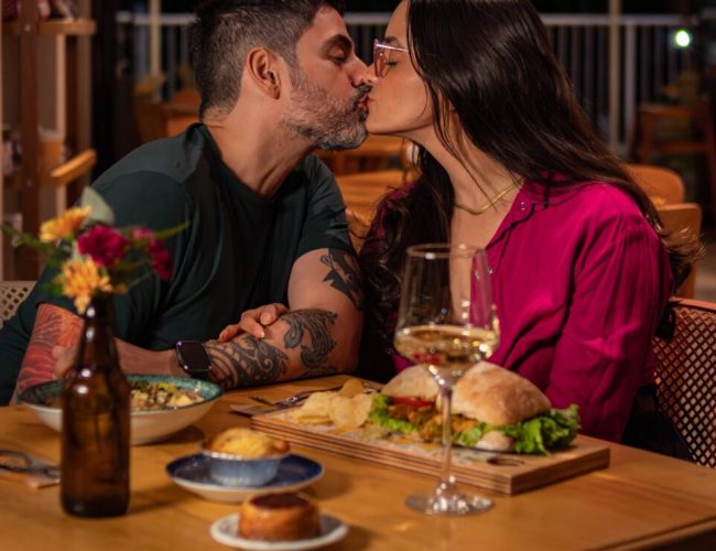 Celebre o Dia dos Namorados em Brasília com um jantar romântico e jazz ao vivo no Ernesto Cafés por apenas R$ 89 por pessoa
