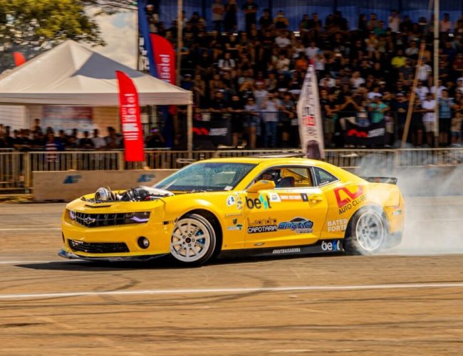 Mega Drift acelera e inicia vendas de ingressos para competição de julho em Brasília com potência de 600 cv e fumaça nas pistas
