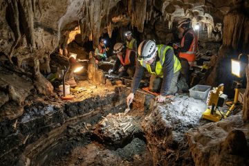 Investigadores encontram pistas de um passado remoto em caverna de ilha, datadas de 1 milhão de anos atrás