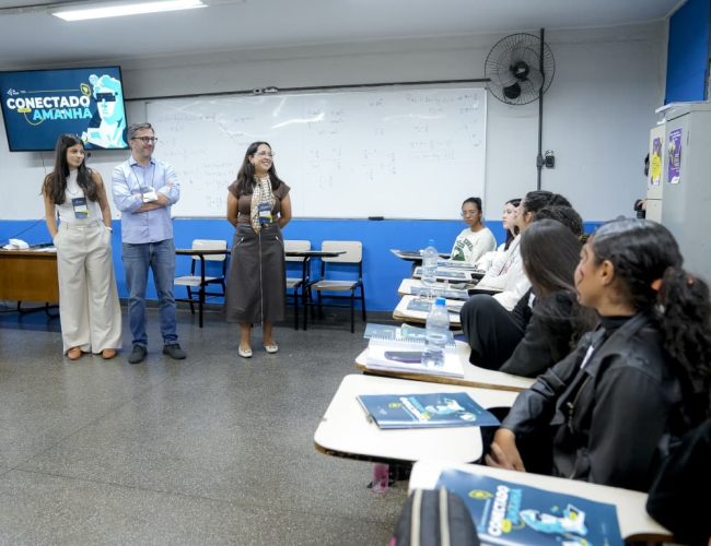 Executivos se conectam com escolas públicas, beneficiando cerca de 9 mil alunos