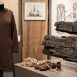 Vestido deslumbrante é criado a partir de relíquias de naufrágio de 300 anos na Finlândia