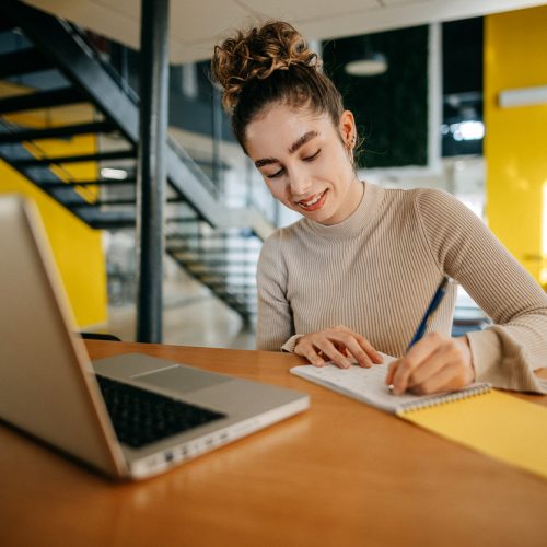 Feira em São Paulo disponibiliza mais de 200 oportunidades de trabalho e estágio para a juventude