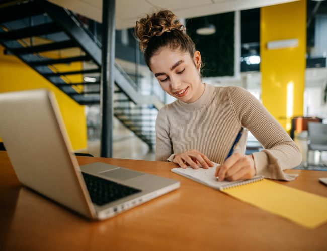Feira em São Paulo disponibiliza mais de 200 oportunidades de trabalho e estágio para a juventude
