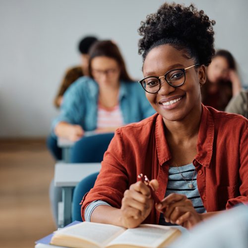 MOVER e Estácio oferecem cursos gratuitos com certificação inclusa