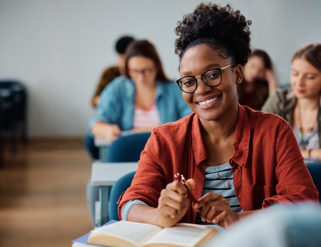 MOVER e Estácio oferecem cursos gratuitos com certificação inclusa