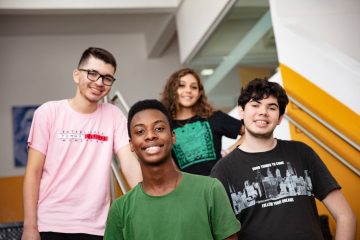 Iniciativa disponibiliza bolsas de estudos para estudantes da educação pública