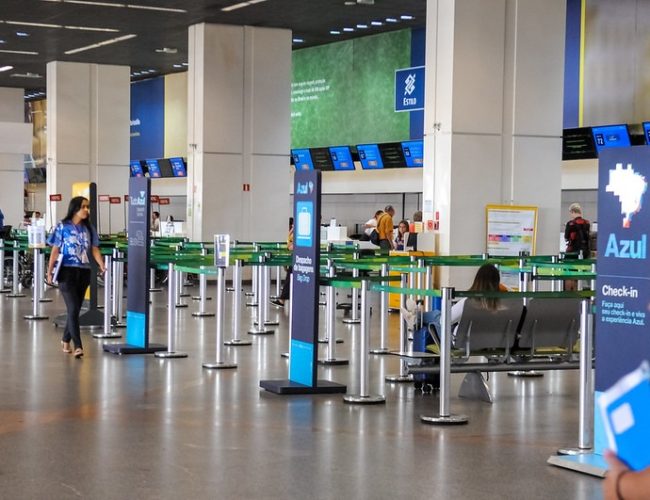 Aeroporto de Brasília oferece oportunidade para Atendente de Serviços ao Cliente com remuneração de R$ 2.300,61; confira as instruções para se inscrever