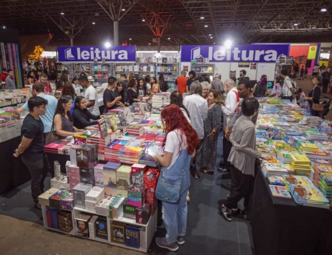 Bienal do Livro de Brasília apresenta Zeca Baleiro e Criolo, além de festival gratuito no Museu Nacional; confira a forma de garantir seu ingresso