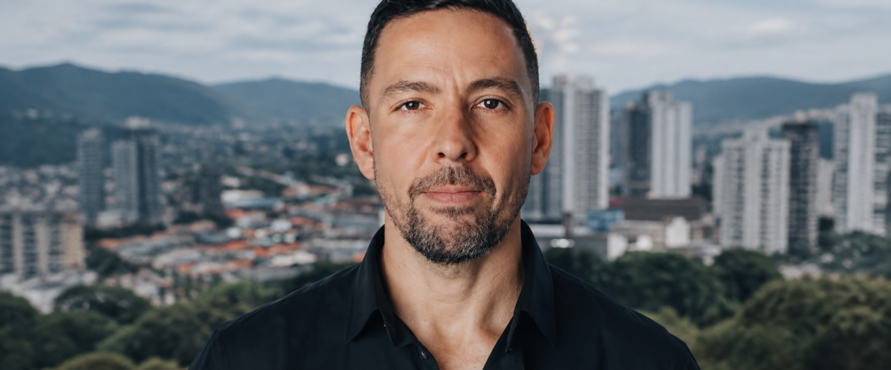 Investigação independente aponta possíveis conflitos de interesse em relações entre executivos da CrowdStrike e revenda no Brasil