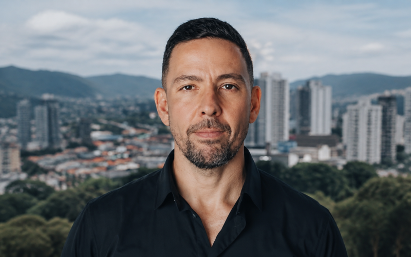 Investigação independente aponta possíveis conflitos de interesse em relações entre executivos da CrowdStrike e revenda no Brasil