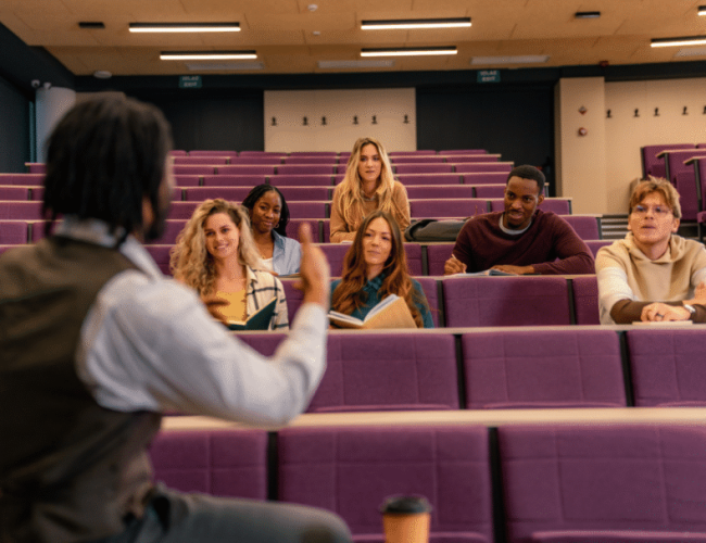 Dia do Estudante: 5 comportamentos universitários que impulsionam sua trajetória profissional
