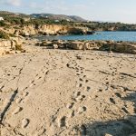 Descobertas as mais antigas marcas de passos humanos, guardadas em sedimentos milenares de uma praia