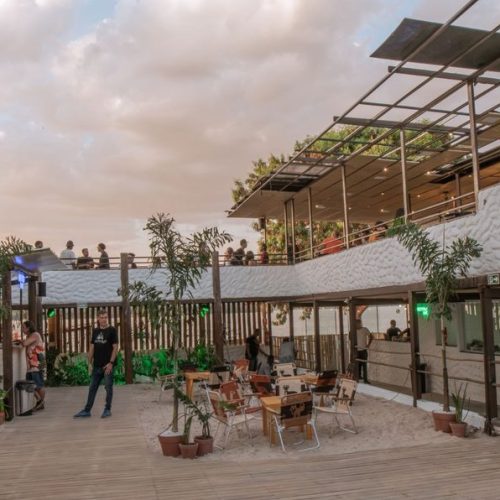 Novo bar em Brasília traz a essência da Chapada dos Veadeiros às beiras do Lago Paranoá