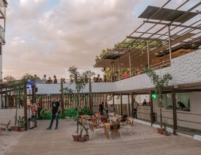 Novo bar em Brasília traz a essência da Chapada dos Veadeiros às beiras do Lago Paranoá