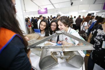 Feira gratuita da USP ajuda a escolher profissão e curso