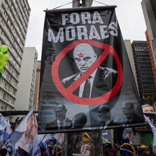 Juristas alertam para possível fragilização do STF diante de interesses políticos com a eleição de Flávio