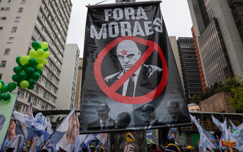 Juristas alertam para possível fragilização do STF diante de interesses políticos com a eleição de Flávio